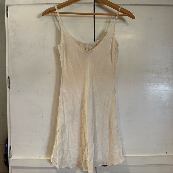 Vintage Gold Tag Victoria's Secret Cream Satin Slip Nightgown Y2K - Size: Small - Picture 7 of 10